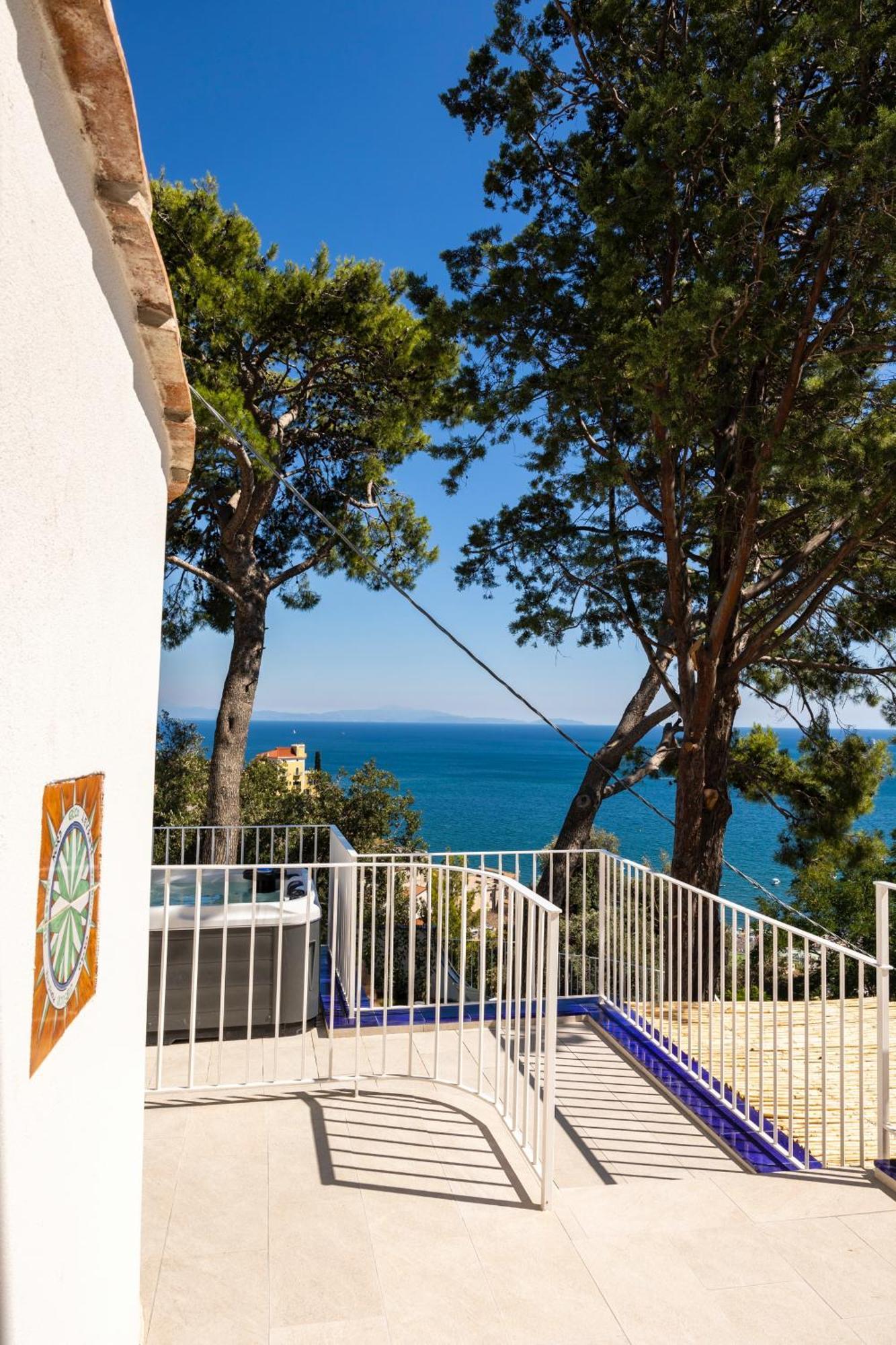 Decori Suites Amalfi Coast - Free Parking Vietri Zimmer foto